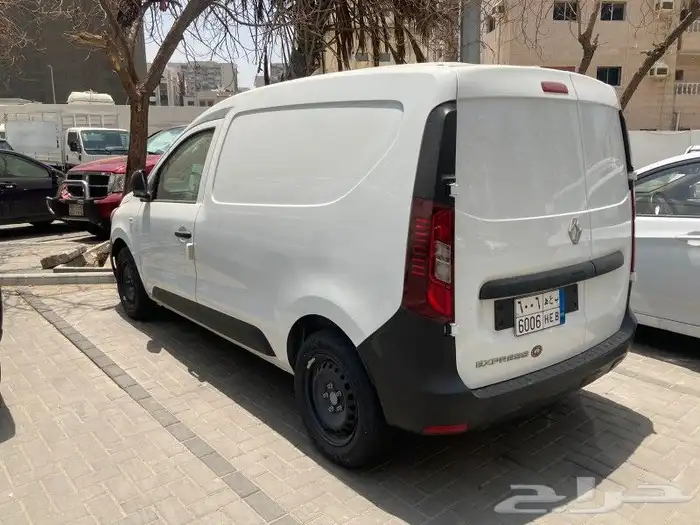 رينو دوكر 2025 للإيجار 1