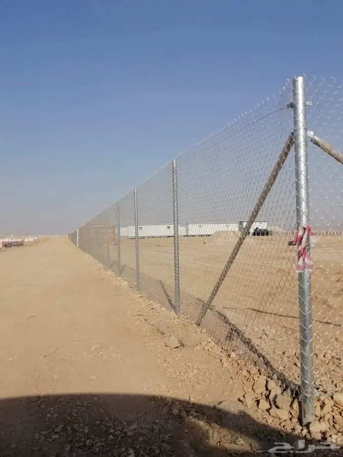 تسوير المزارع والأراضي البيضاء وتركيب شبوك الملاعب 2