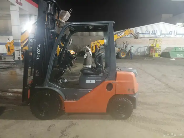 تاجير روافع شوكيه وكرينات الشهري واليومي والمشاوير الخاصه 0