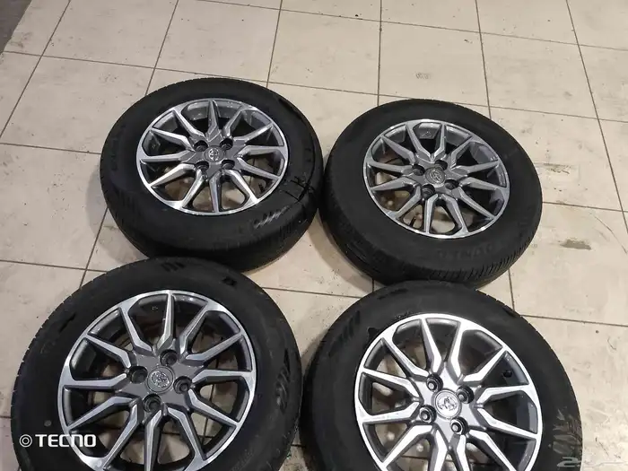 طقم جنوط يارس أصلي وكاله مقاس 15 معى كفرات دلوب 1