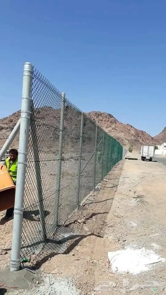 تسوير المزارع والأراضي البيضاء وتركيب شبوك الملاعب 0