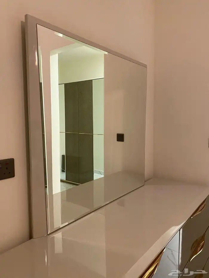 للبيع غرفة نوم من مفروشات العبداللطيف 1