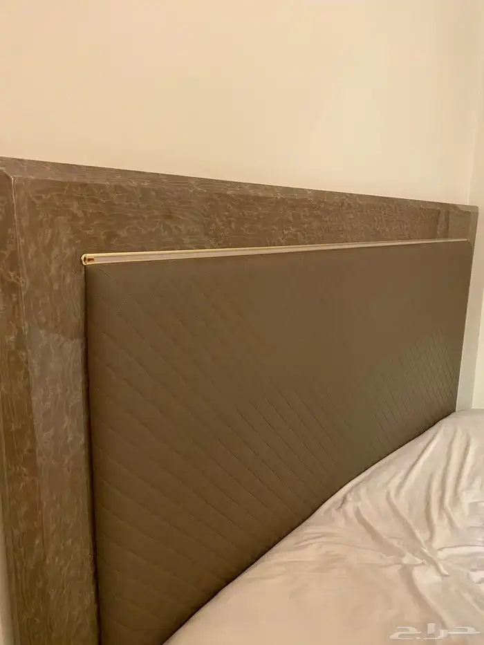 للبيع غرفة نوم من مفروشات العبداللطيف 4