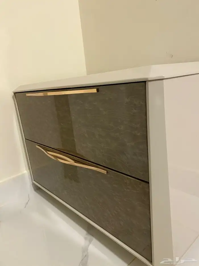 للبيع غرفة نوم من مفروشات العبداللطيف 8