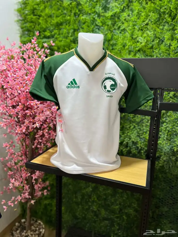اطقم وتيشيرتات المنتخب السعودي الجديده 2