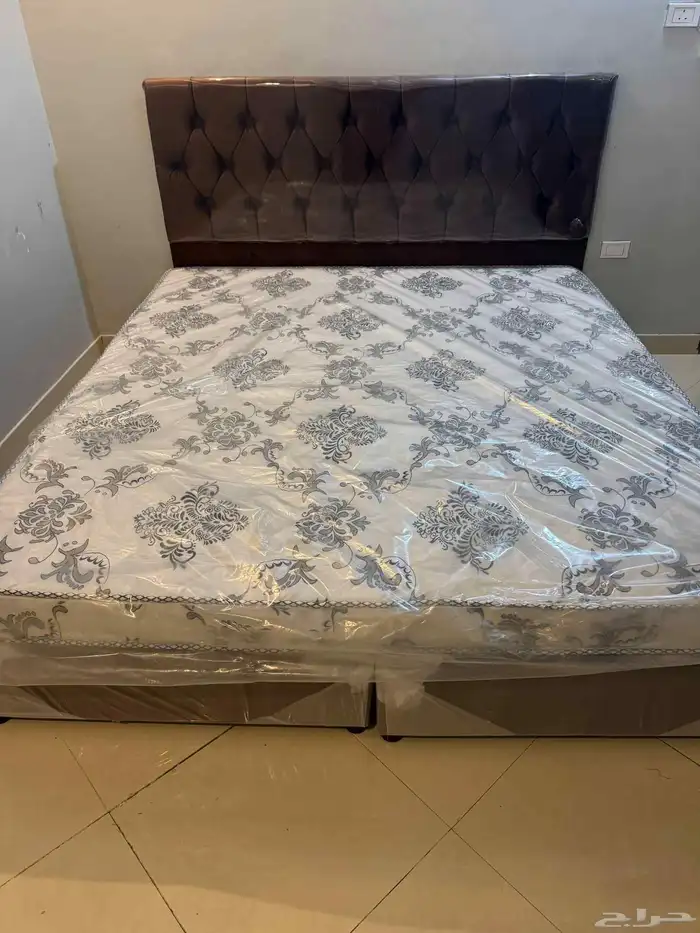 سرير نفرين مع مرتبة متوفر جديد تمام ا 1