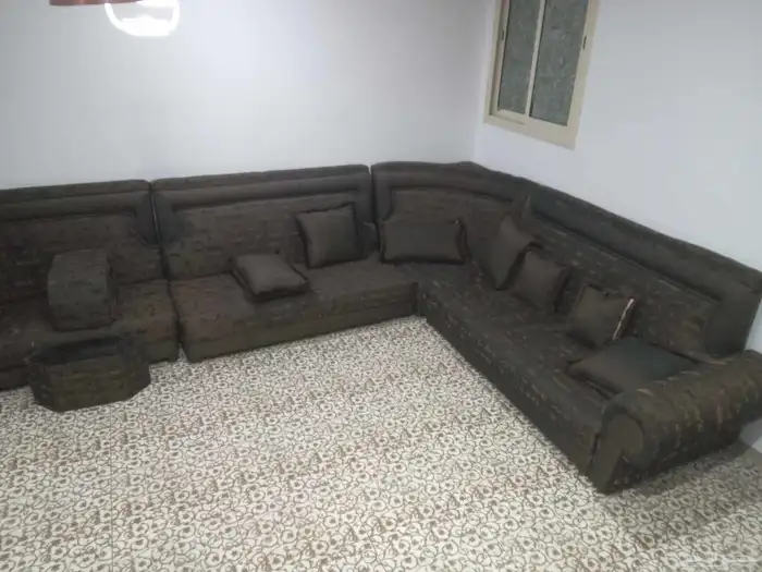 كنب ارضي وطاوله 1