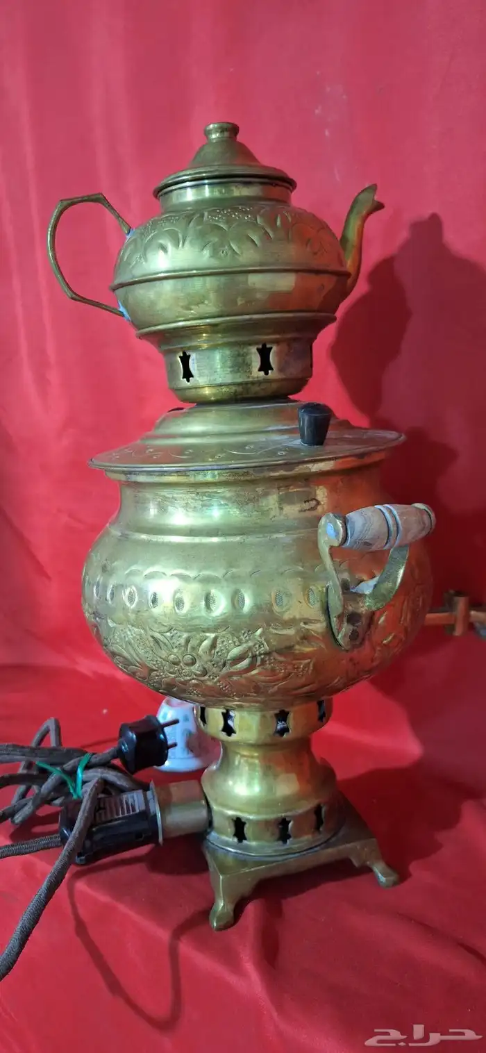 تحفة تراثية سماور نحاس مع ابريق شاي منقوش 2