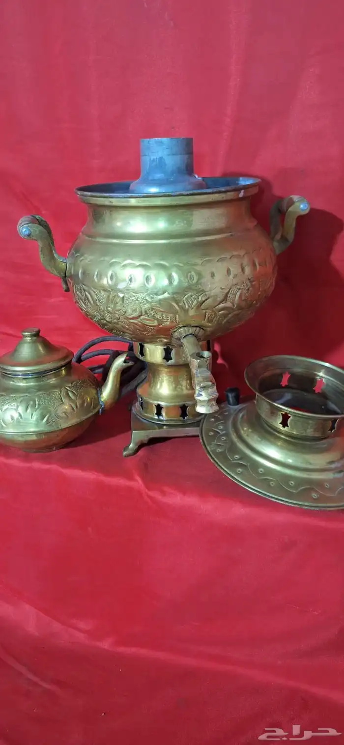 تحفة تراثية سماور نحاس مع ابريق شاي منقوش 3