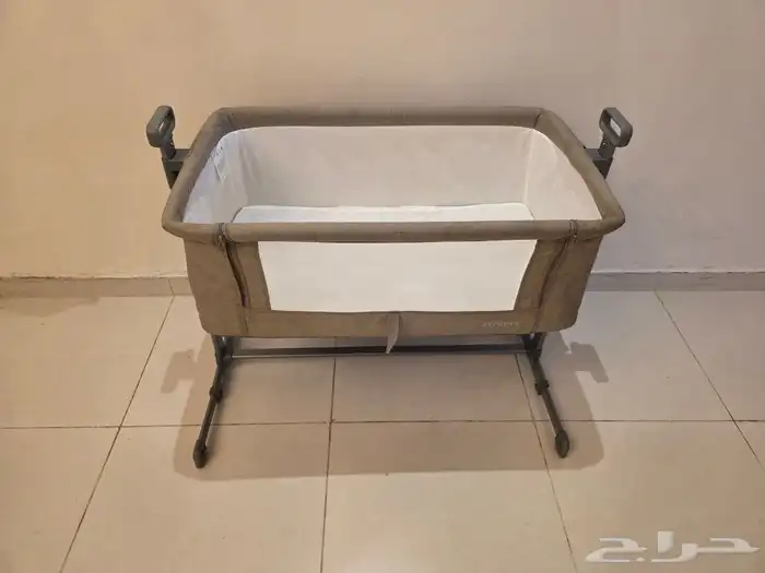 طاولة مدخل وسرير اطفال 8