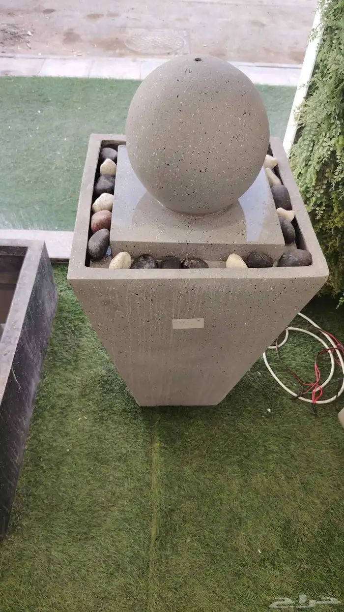 نوافير وشلالات للبيع داخل معرض عالم رست للديكور 2