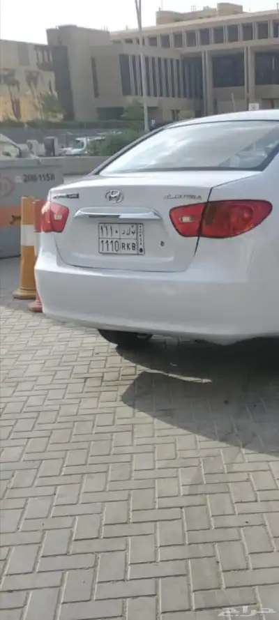 لوحه مميزه اسم بكر 1110 يبي لها لوحه طويله بتكون ملفته 1