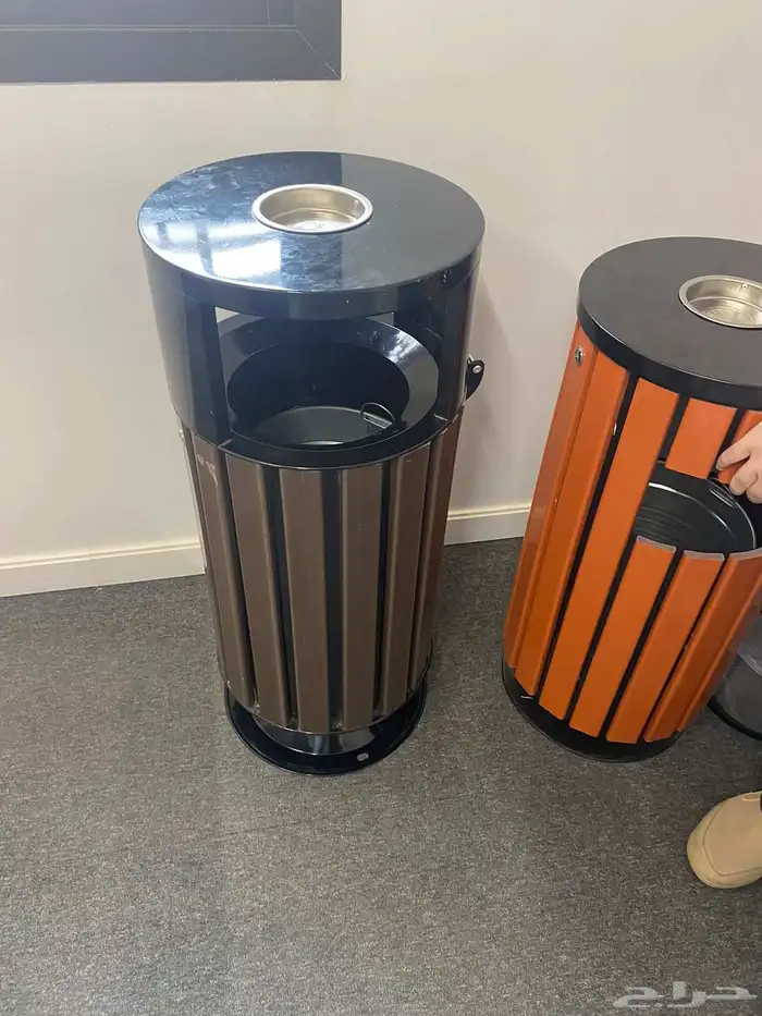 سلة المهملات المعدنية للاستخدام الخارجي سلة المهملات 23