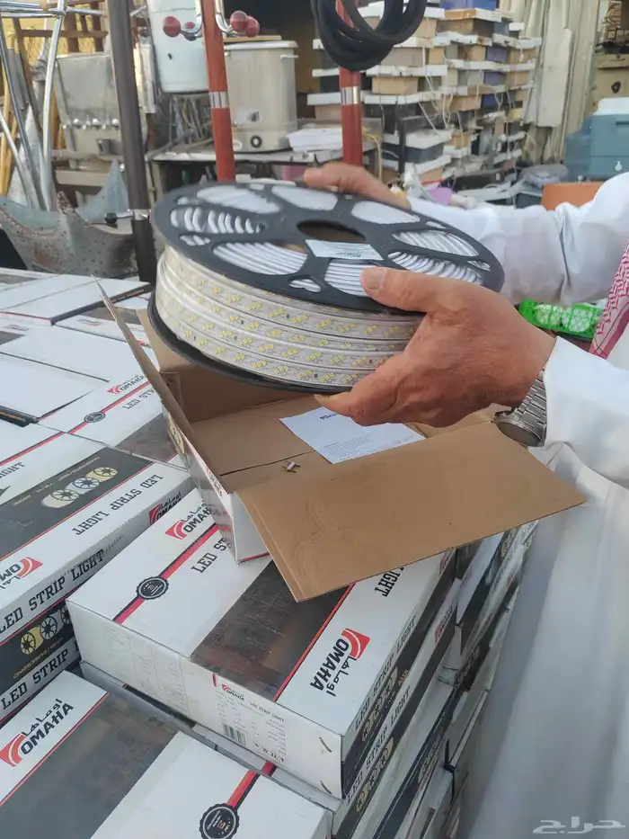 لمبات ليد الكرتون فيه 50 متر. السعر 50ريال فقط 2