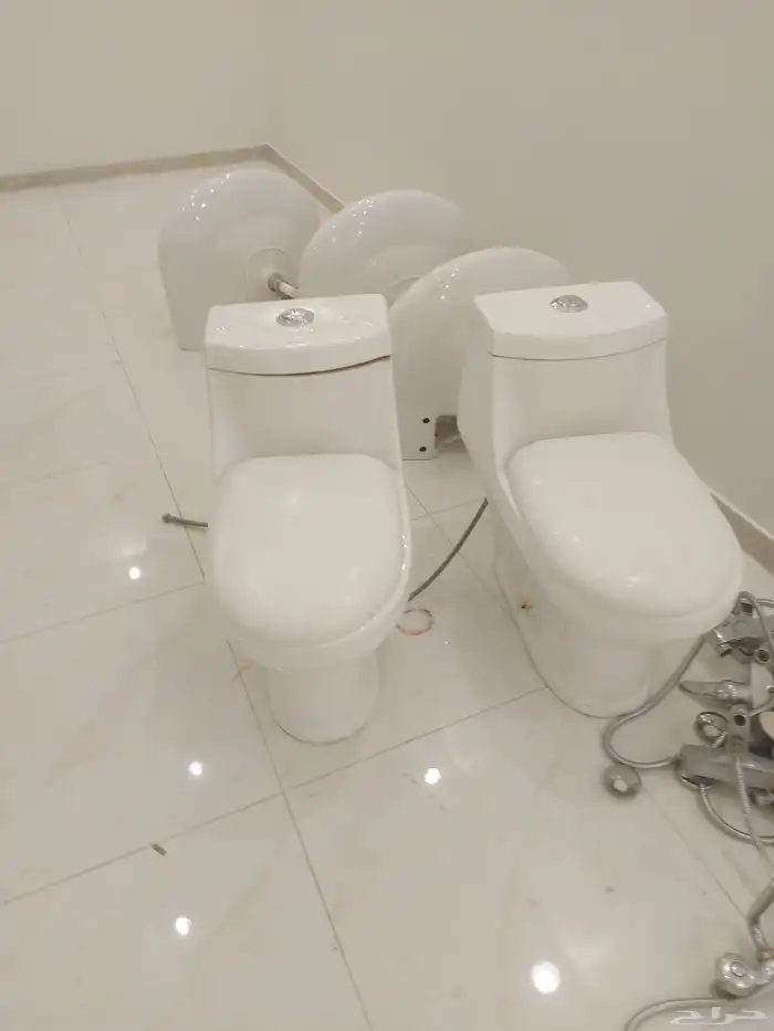 5 مغاسل و3 كراسي و3 خلاط دش و4 خلاط شطاف و1 خلاط مطبخ 1