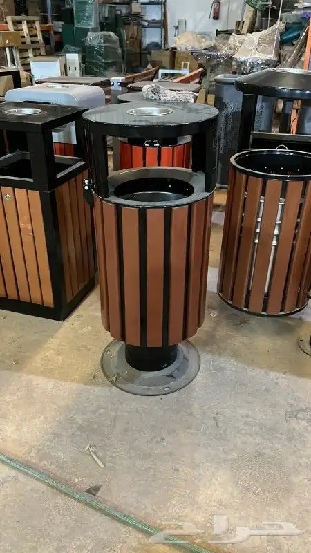 سلة المهملات المعدنية للاستخدام الخارجي سلة المهملات 18