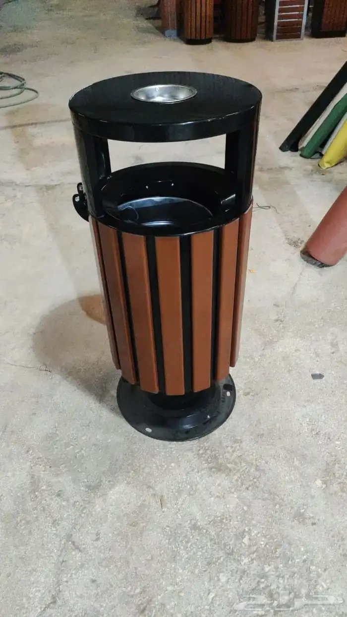 سلة المهملات المعدنية للاستخدام الخارجي سلة المهملات 7