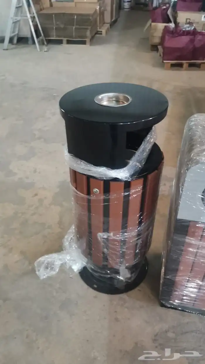 سلة المهملات المعدنية للاستخدام الخارجي سلة المهملات 17