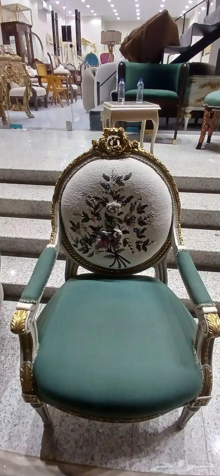 غرف نوم و مجالس فخمة وتفصيل للبيع بسعر مغري 3