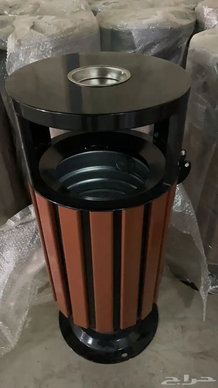 سلة المهملات المعدنية للاستخدام الخارجي سلة المهملات 14