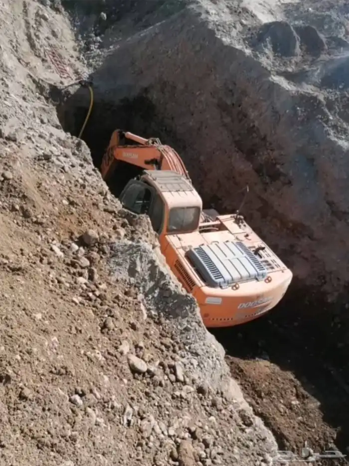 حفر الابار بوكلين حفر الأراضي جميع انواع الحفر 4