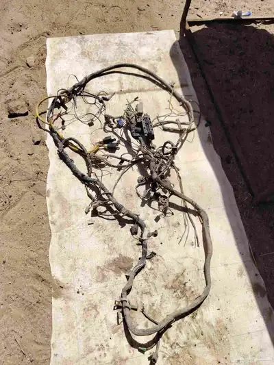 قطع داتسون مديل 85 غماره مرتبه وطبلون وقزازه خلفيه وجلدهامام 12