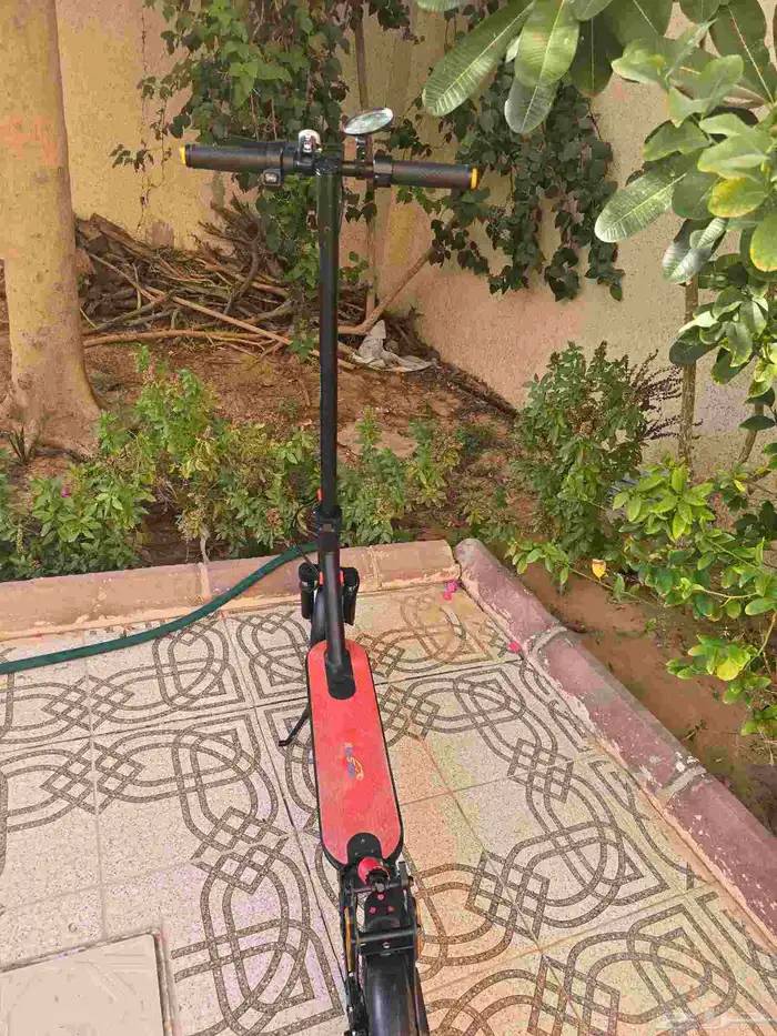 للبيع سكوتر ابومساعدين معه كامل اغراضه 1