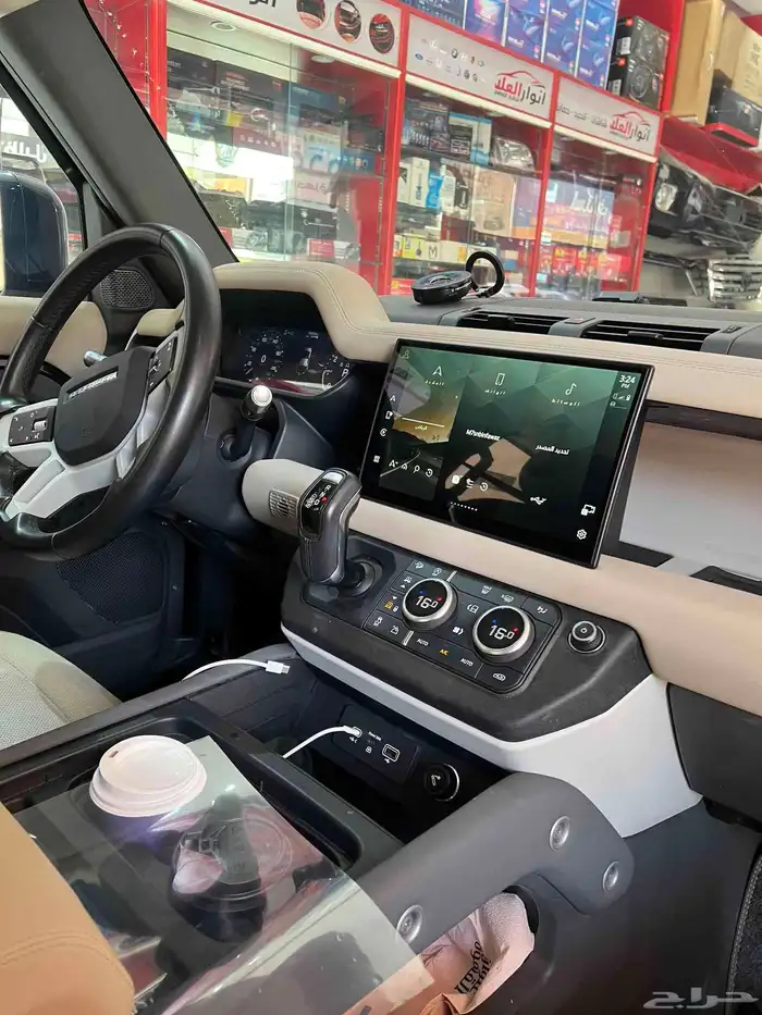شاشة Defender Land Rover كوبي 1 للوكالة 2