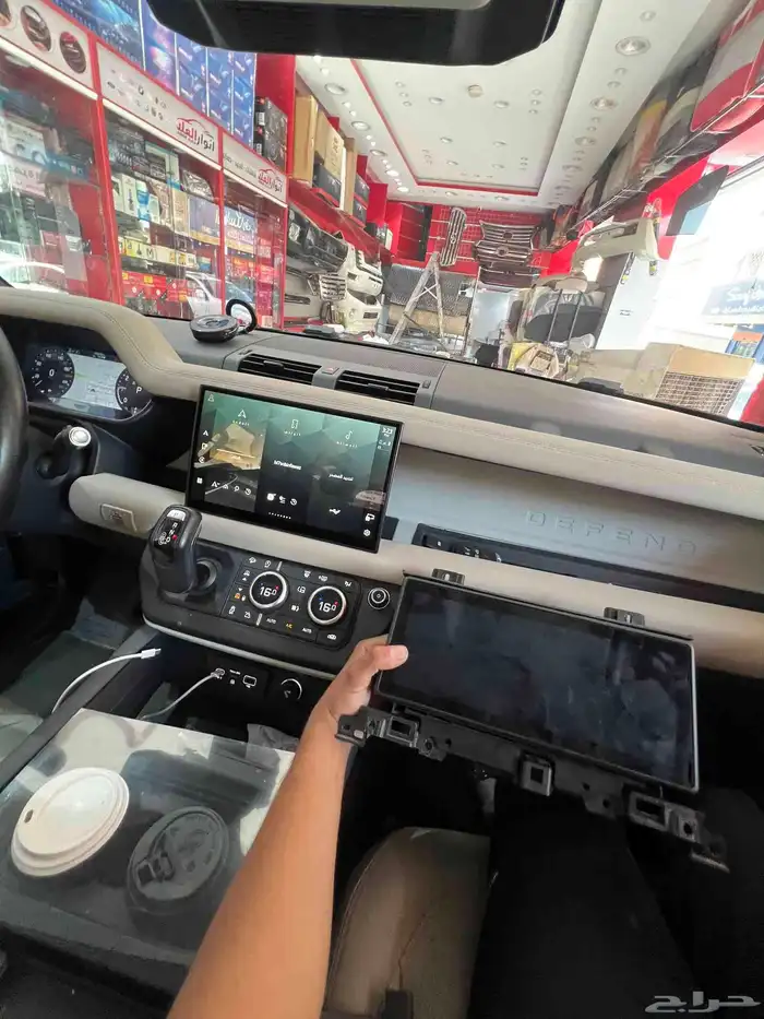 شاشة Defender Land Rover كوبي 1 للوكالة 0