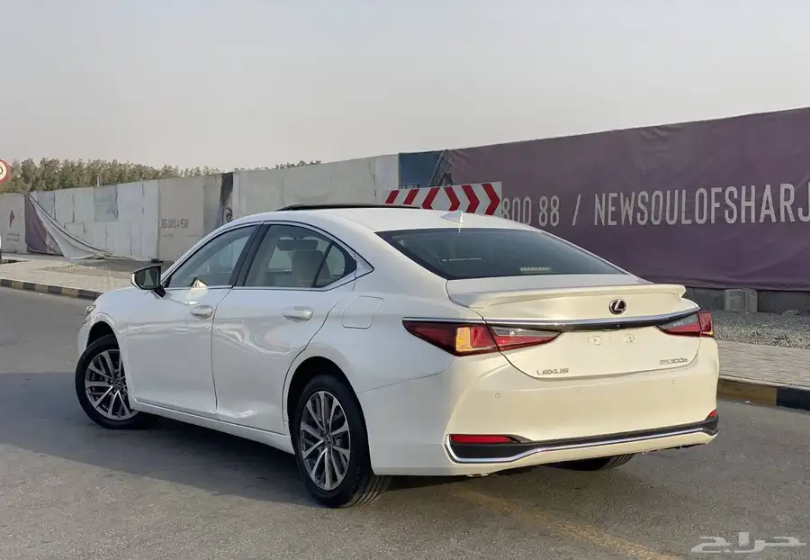 لكزس 300 هايبرد - 2023 - خليجي - متواجدة بالامارات 2