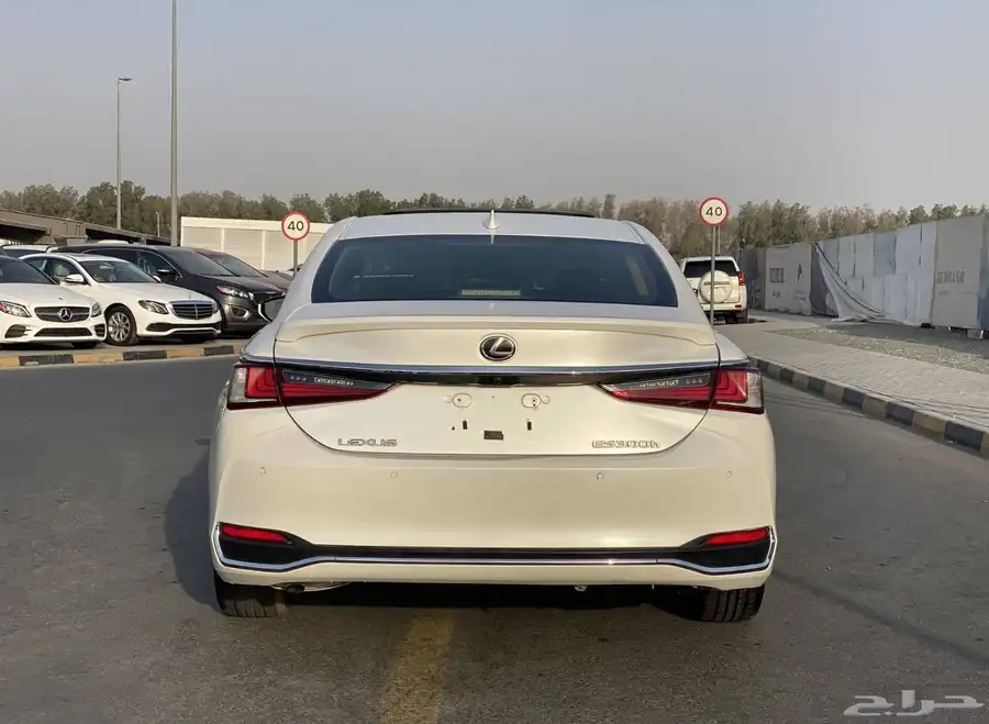 لكزس 300 هايبرد - 2023 - خليجي - متواجدة بالامارات 3