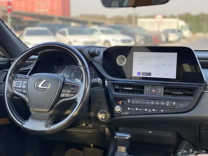 لكزس 300 هايبرد - 2023 - خليجي - متواجدة بالامارات 4