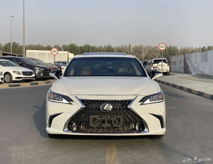 لكزس 300 هايبرد - 2023 - خليجي - متواجدة بالامارات 1