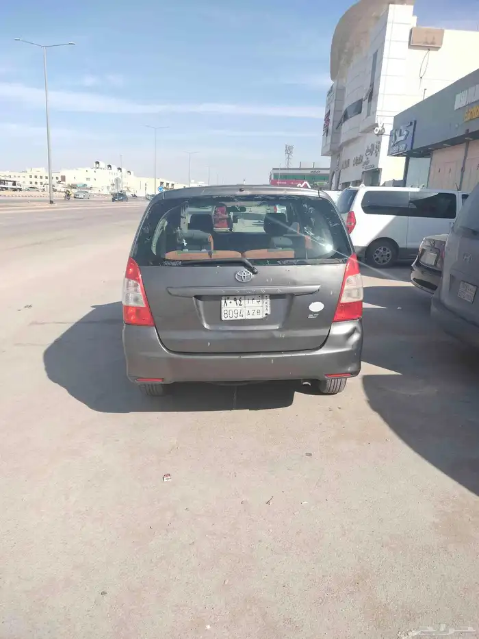 تويوتا أنوفه2012 1