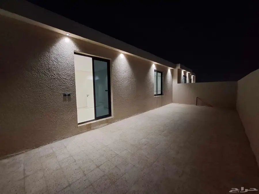شقة 300 متر بها سطح السعر 650 الف مقابل مرفق 19