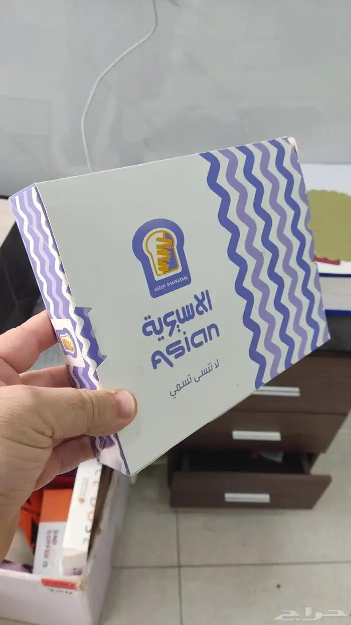 علب برغر وبوكسات كرتونيه وستكرات وورق زبدة وصاندويش مختلف ال 10