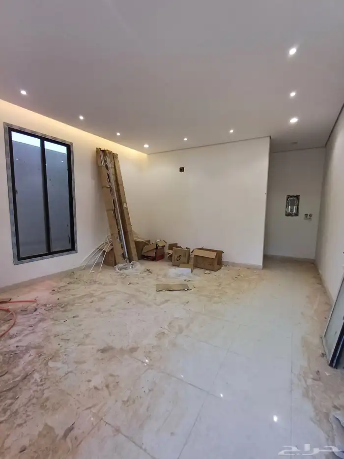 للبيع فيلا زاويه درج داخلي وشقه حي المرجان 3