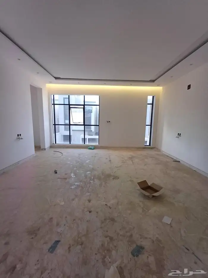 للبيع فيلا زاويه درج داخلي وشقه حي المرجان 8