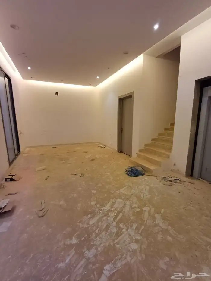 للبيع فيلا زاويه درج داخلي وشقه حي المرجان 7