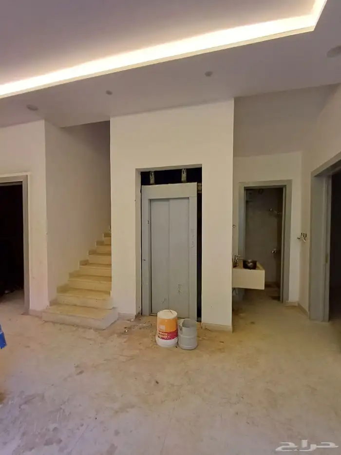 للبيع فيلا زاويه درج داخلي وشقه حي المرجان 4