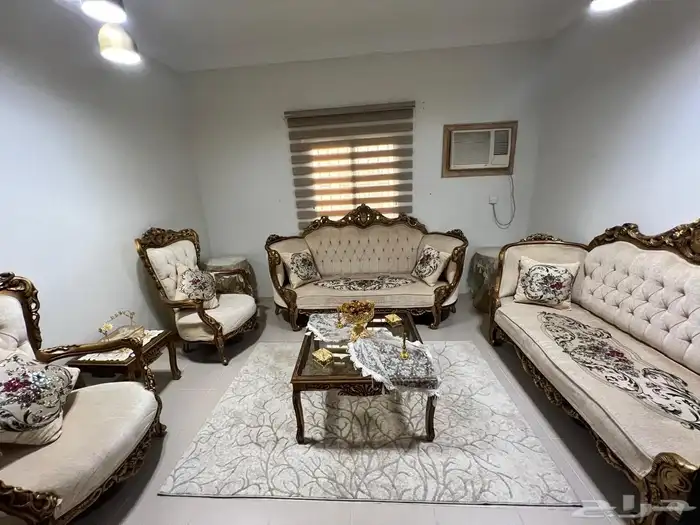 كنب نظيف ذهبي للبيع 4