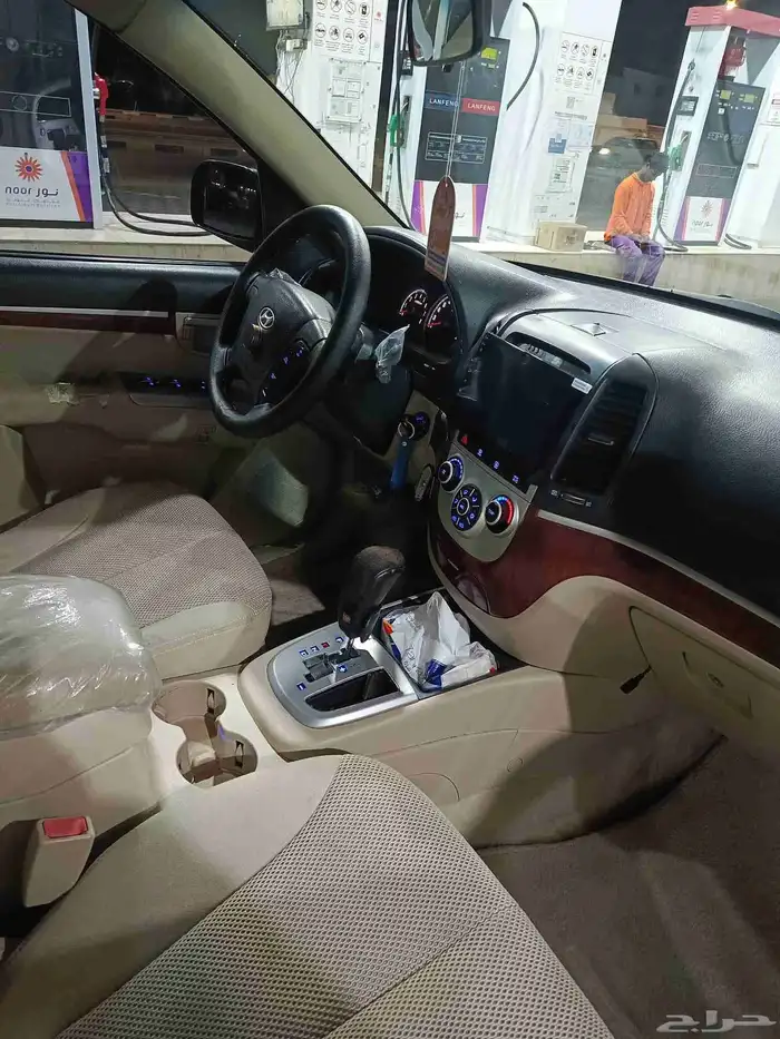 هيونداي سنتافي موديل 2007 اللون أسود داخليه بيج السيارة نظيف 3