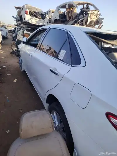 تايوتا كامري 2017 تشليح قطع غيار فقط لون ابيض مكينه قير شد 0