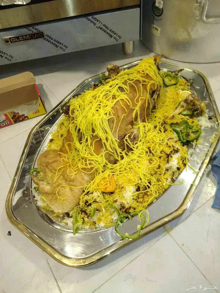 طباخ وشيف أكلات شعبية وسعودية ومصرى وسواق سياره ومعى رخصه 0