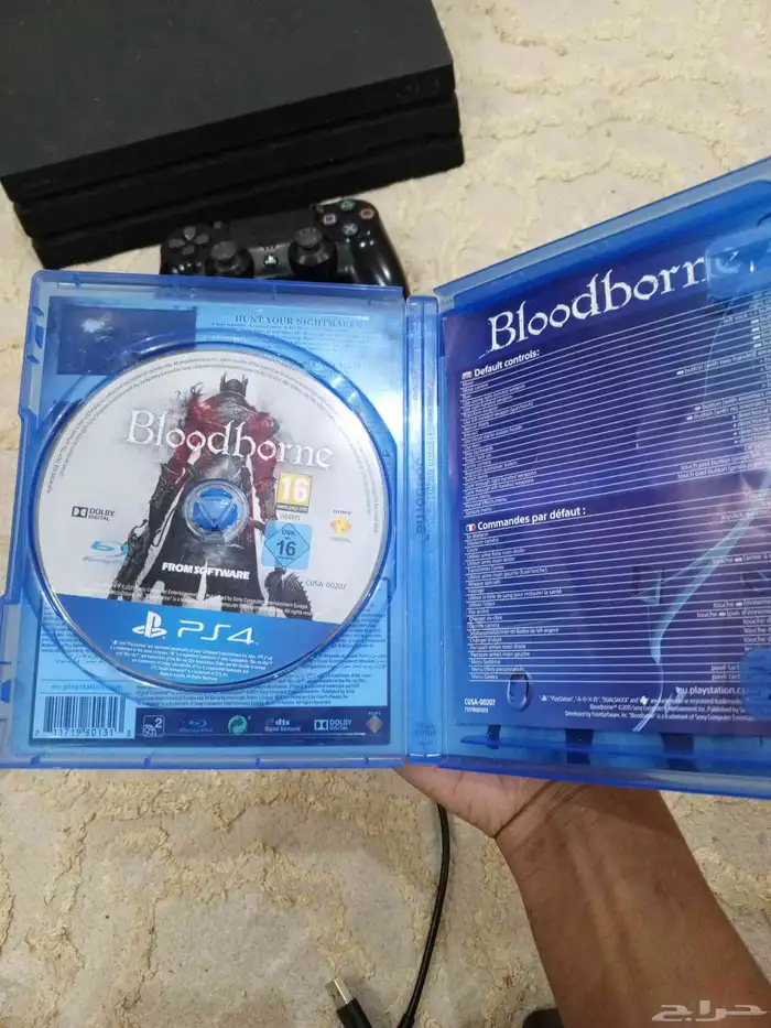 سوني فور برو مع يدين وشريط وقاعدة شحن 3