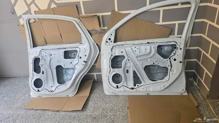 ابواب يمين سيارة ياريس ابيض 2024 0