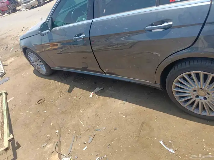 مرسيدس اي للبيع قطع غيار 2