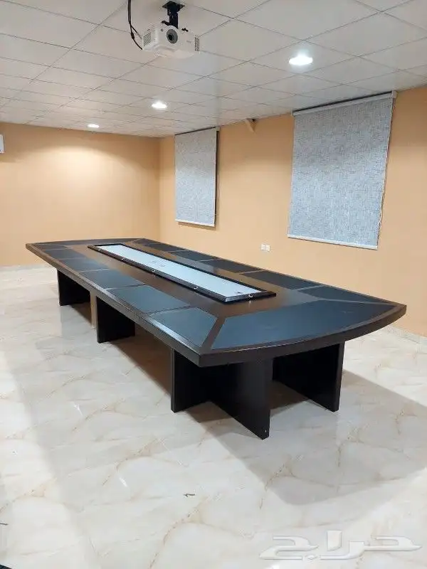 طاولات إجتماعات ذات جودة عالية يوجد توصيل وتركيب 24