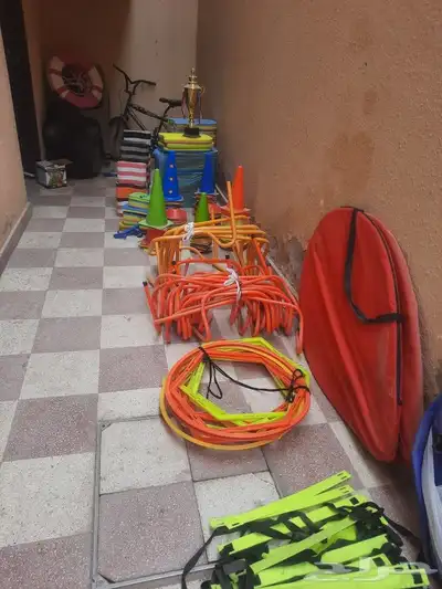أغراض سباحه وكره قدم للبيع 1