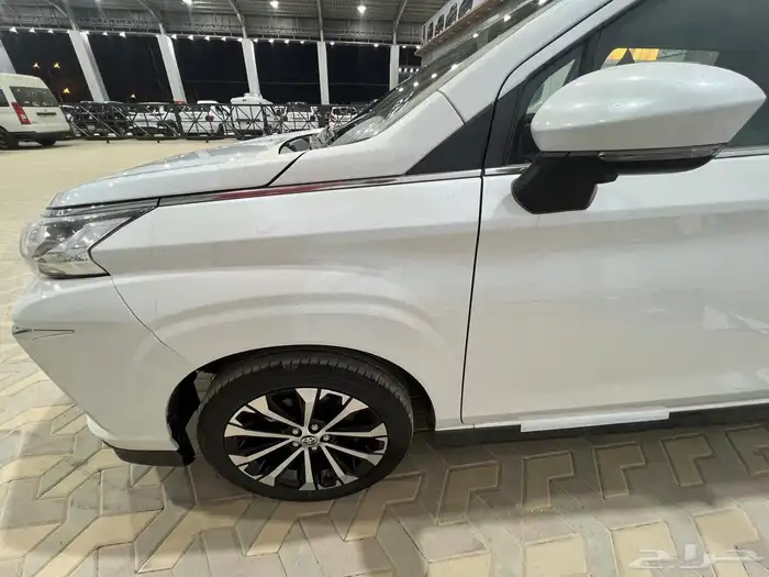 تويوتا فيلوز GLX 2025 كاش وتقسيط 3